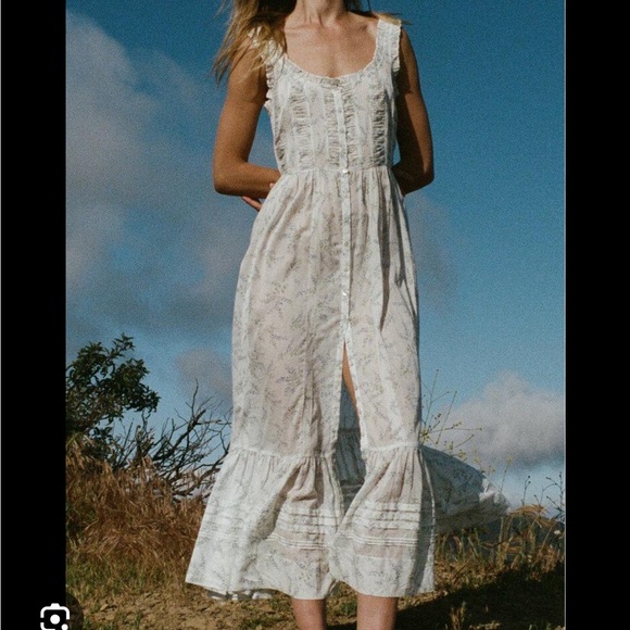ISO Doen Claribelle Dress in size S or M